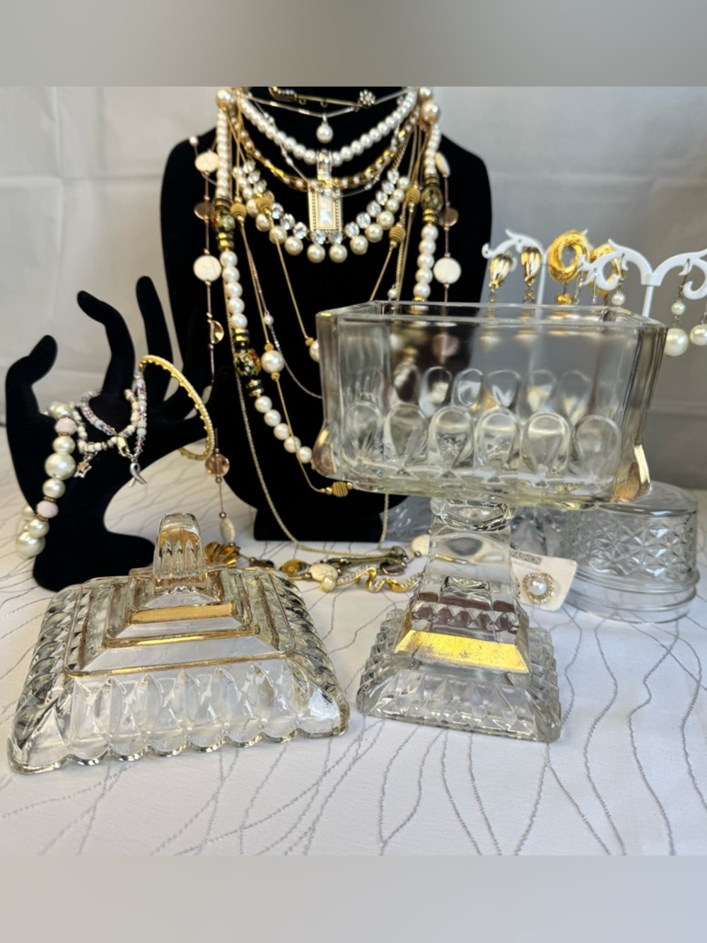 Vintage Jeanette Wedding Cake Box or Candy Dish from 1940s-1950s full of PEARLS